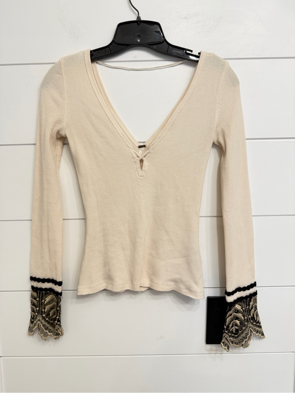 Free People Cream Long Sleeve V-Neck Knit Top